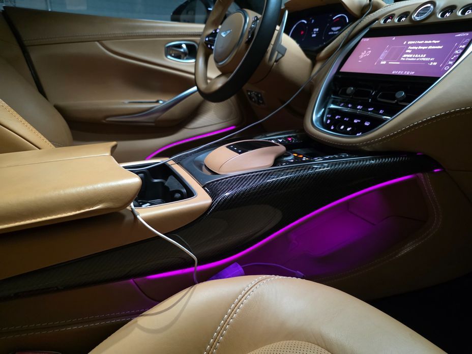 Astonmartin DBX 2021