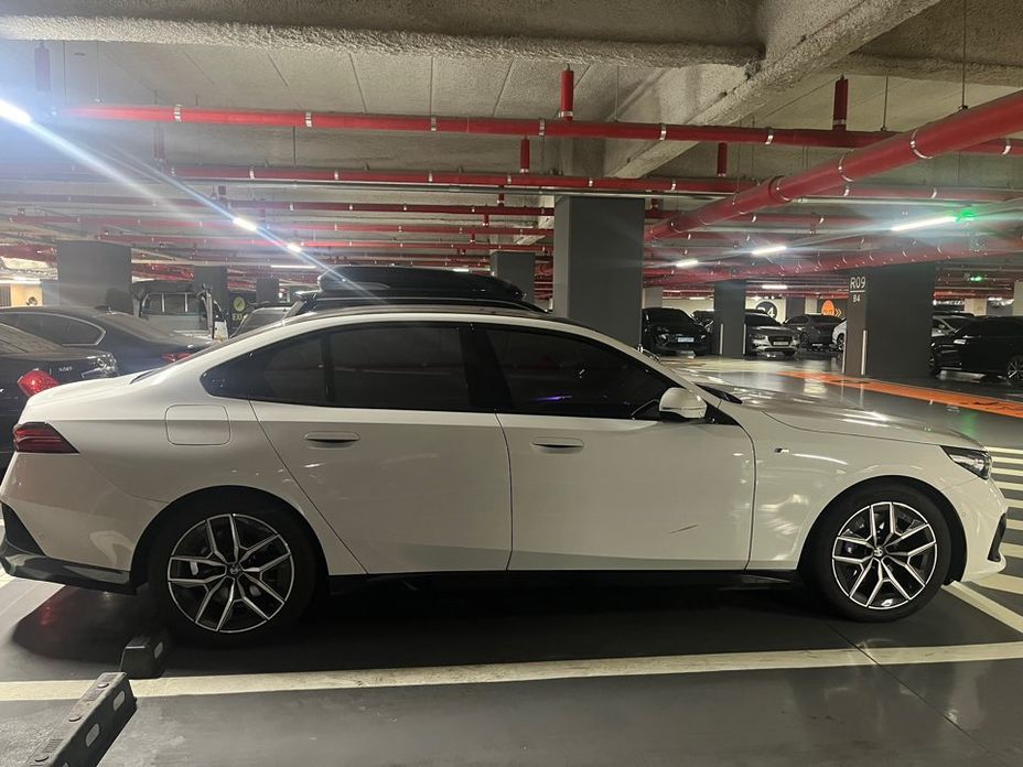 BMW 5-Series 2025