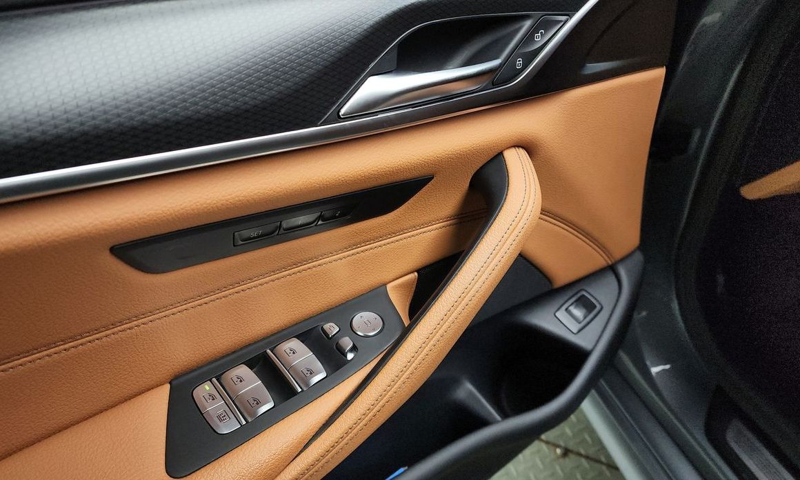 BMW 5-Series 2023
