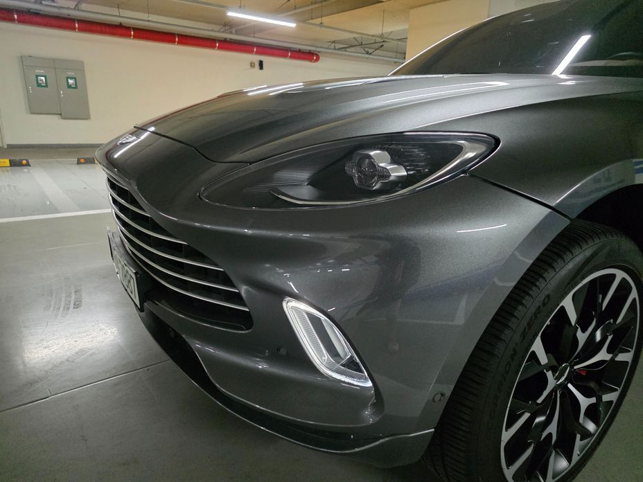 Astonmartin DBX 2021