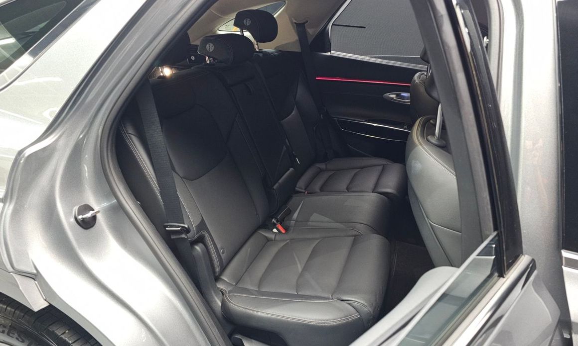 Genesis GV70 2025