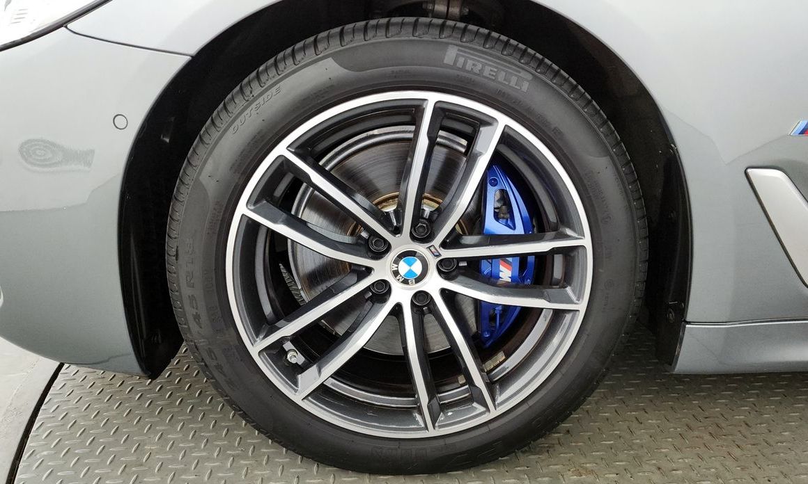 BMW 5-Series 2023