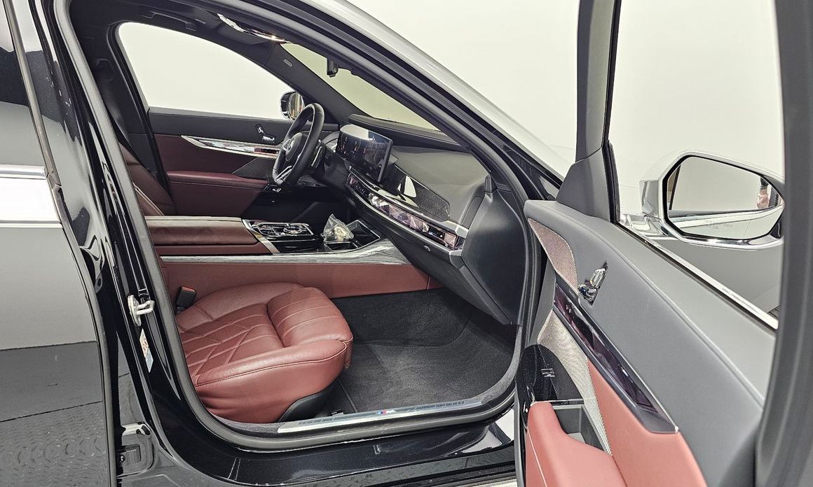 BMW 7-Series 2024