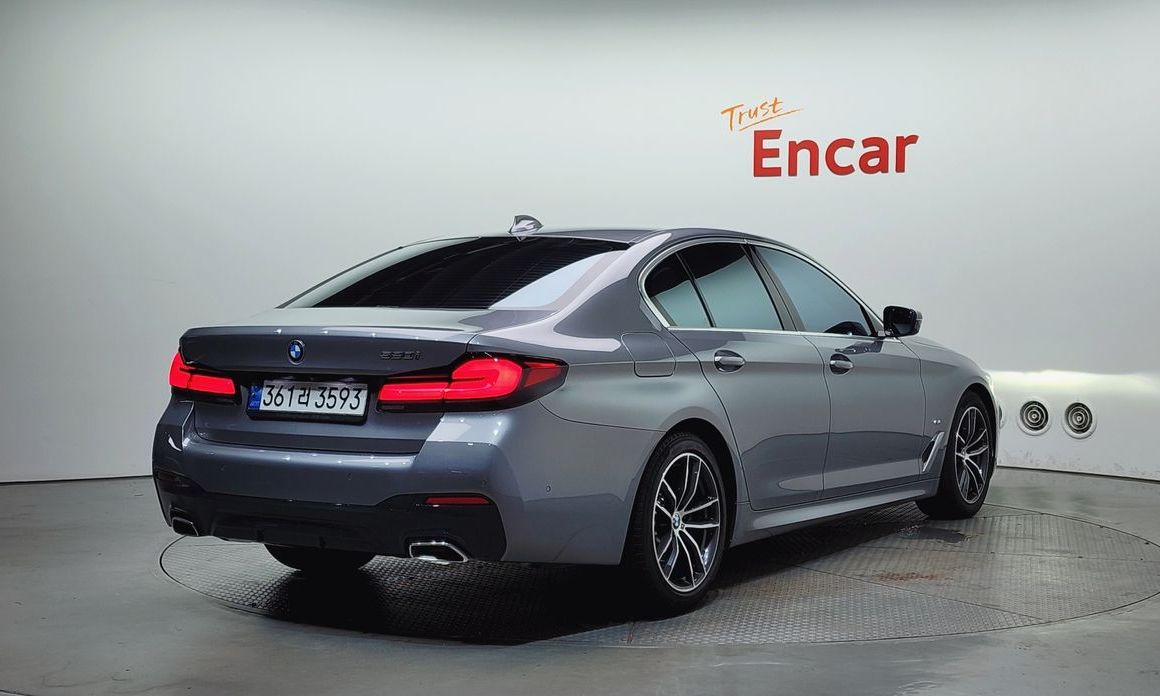 BMW 5-Series 2023