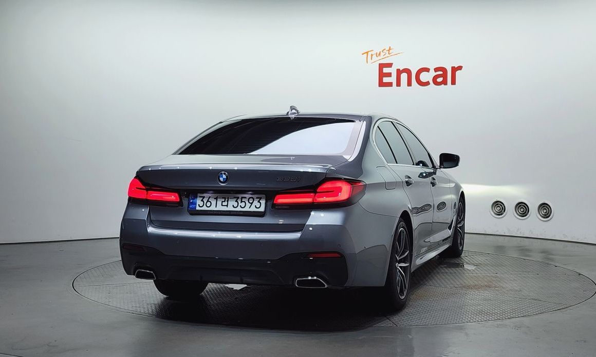 BMW 5-Series 2023