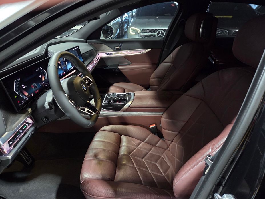 BMW 7-Series 2024