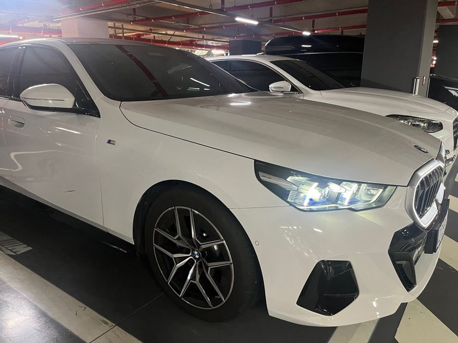 BMW 5-Series 2025