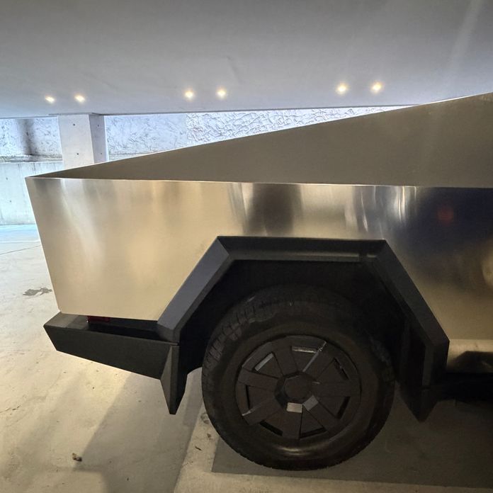 Tesla Cybertruck 2025
