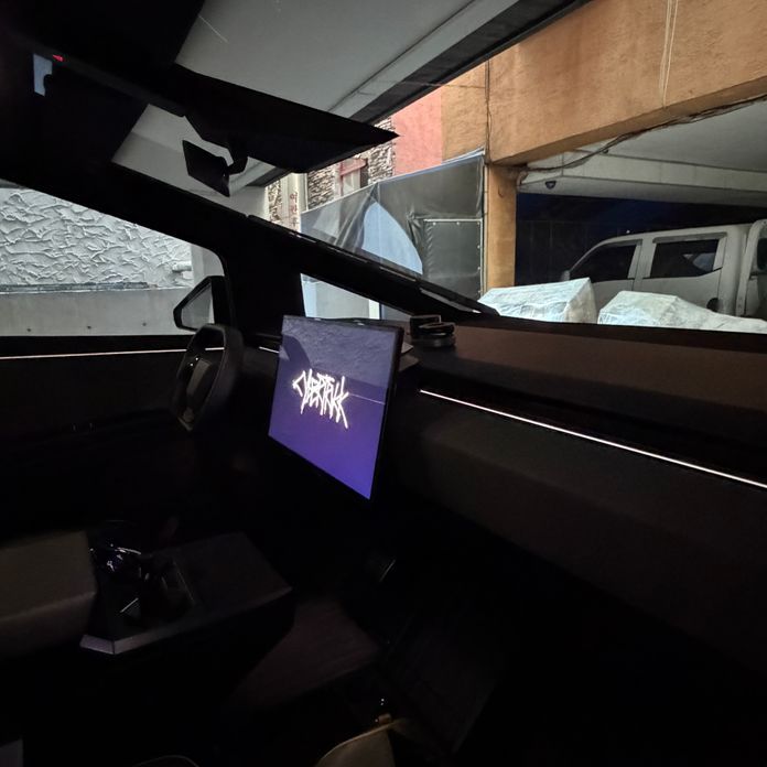 Tesla Cybertruck 2025