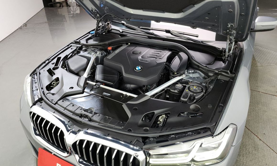 BMW 5-Series 2023