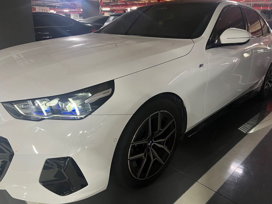 BMW 5-Series 2025