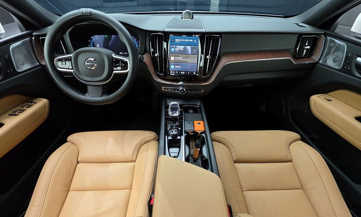 Volvo XC60 2025