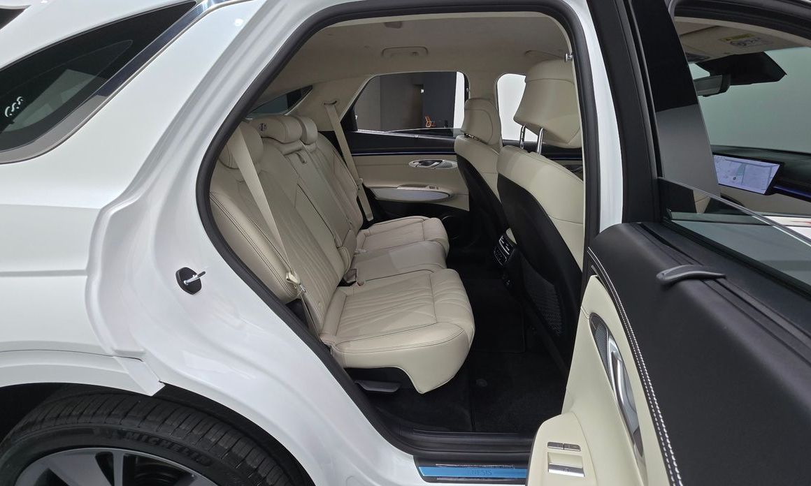 Genesis GV70 2025