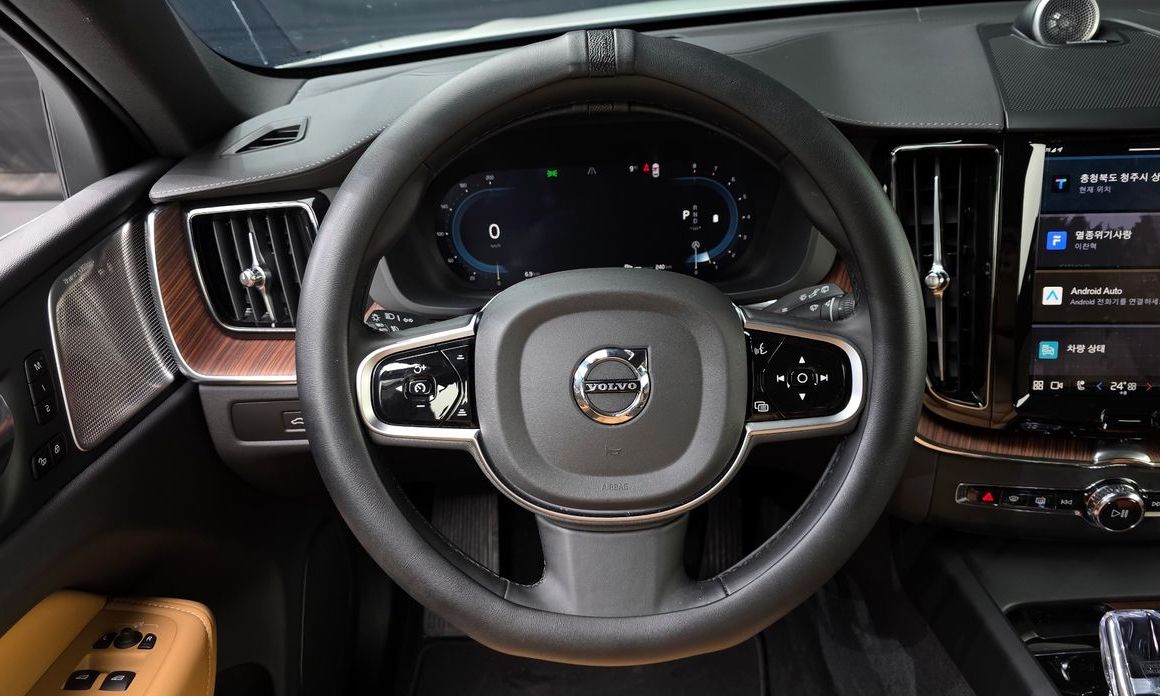 Volvo XC60 2025