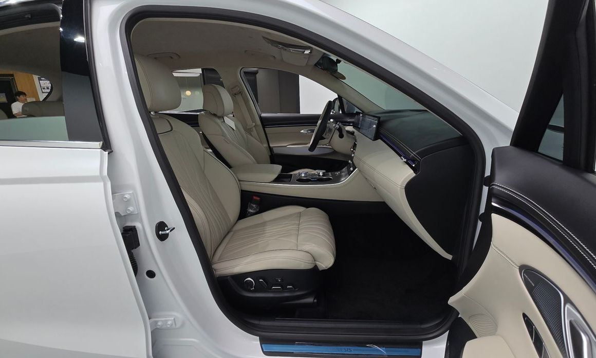 Genesis GV70 2025