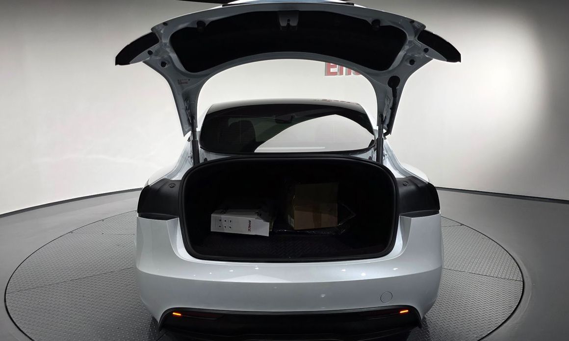 Tesla Model 3 2024