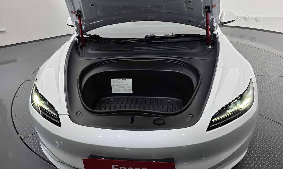 Tesla Model 3 2024