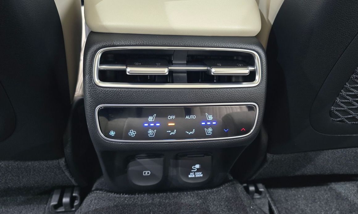 Genesis GV70 2025