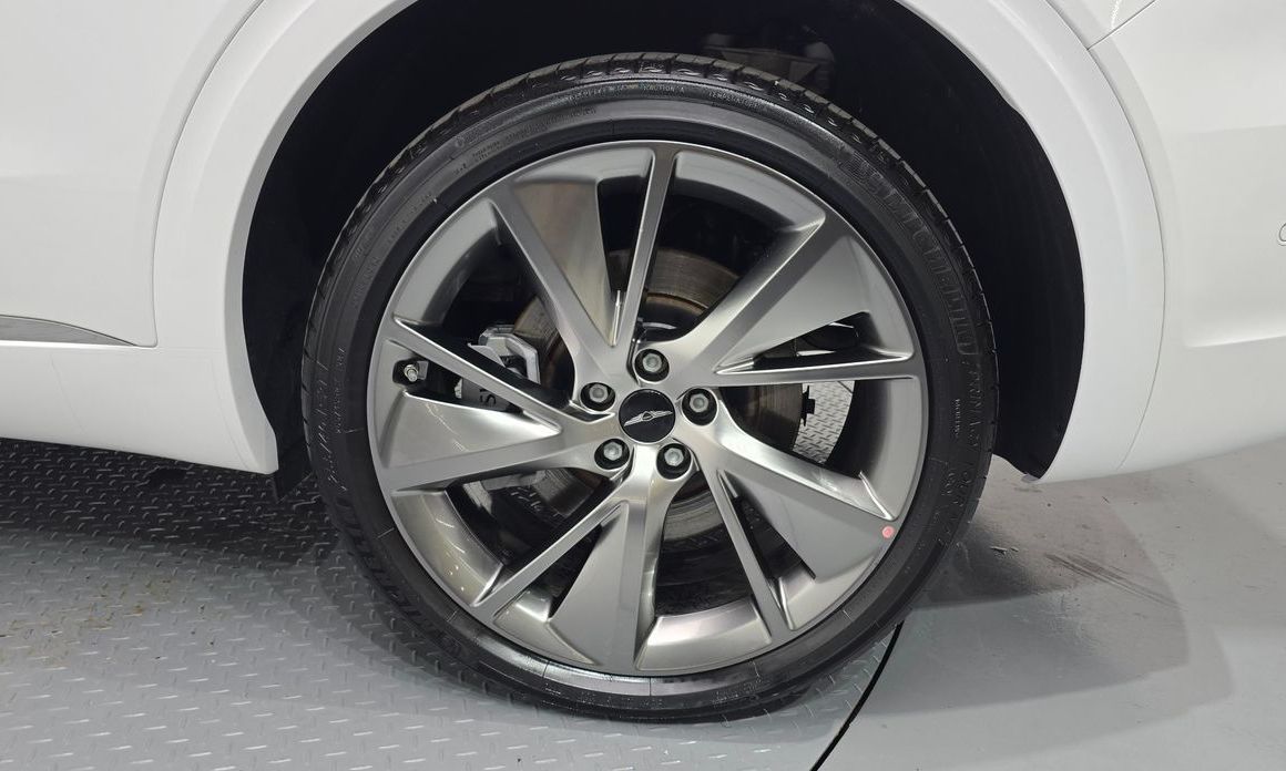 Genesis GV70 2025