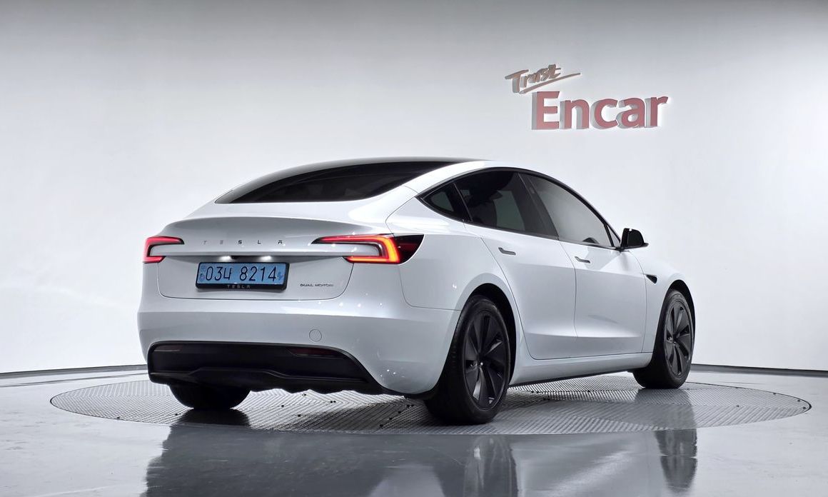 Tesla Model 3 2024