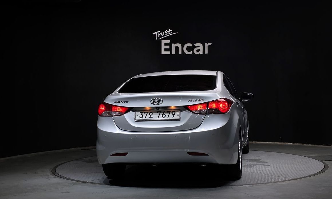 Hyundai AVANTE 2012