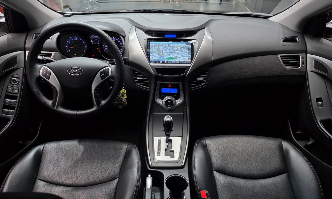 Hyundai AVANTE 2012