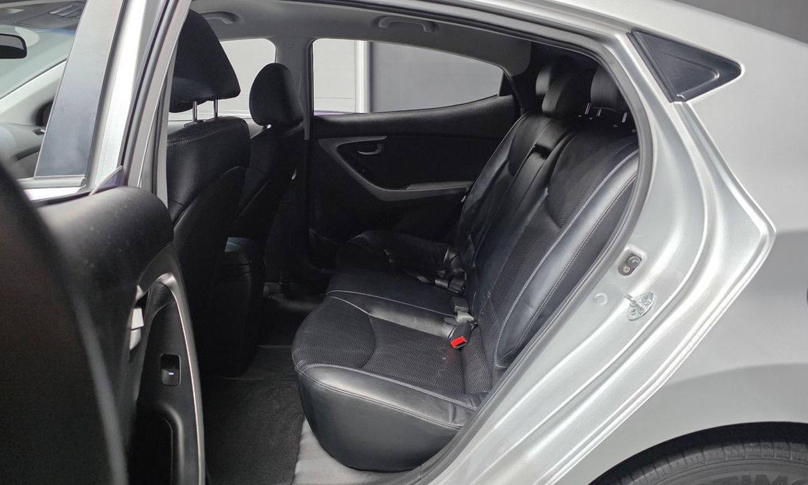 Hyundai AVANTE 2012