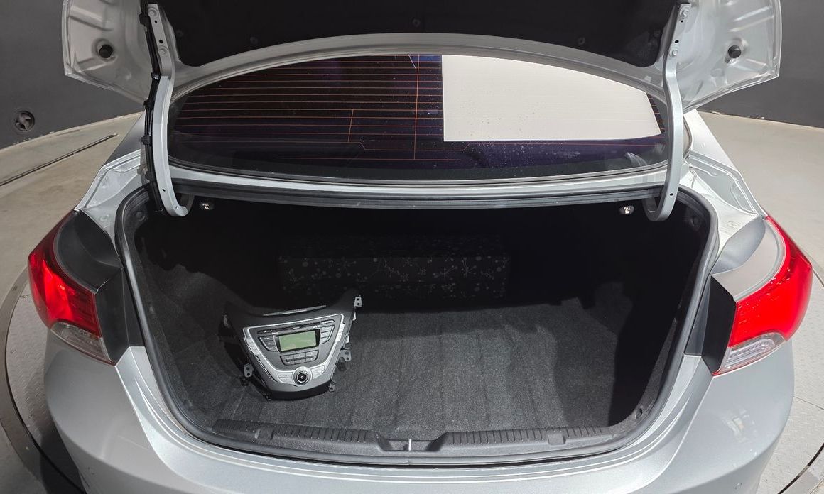 Hyundai AVANTE 2012