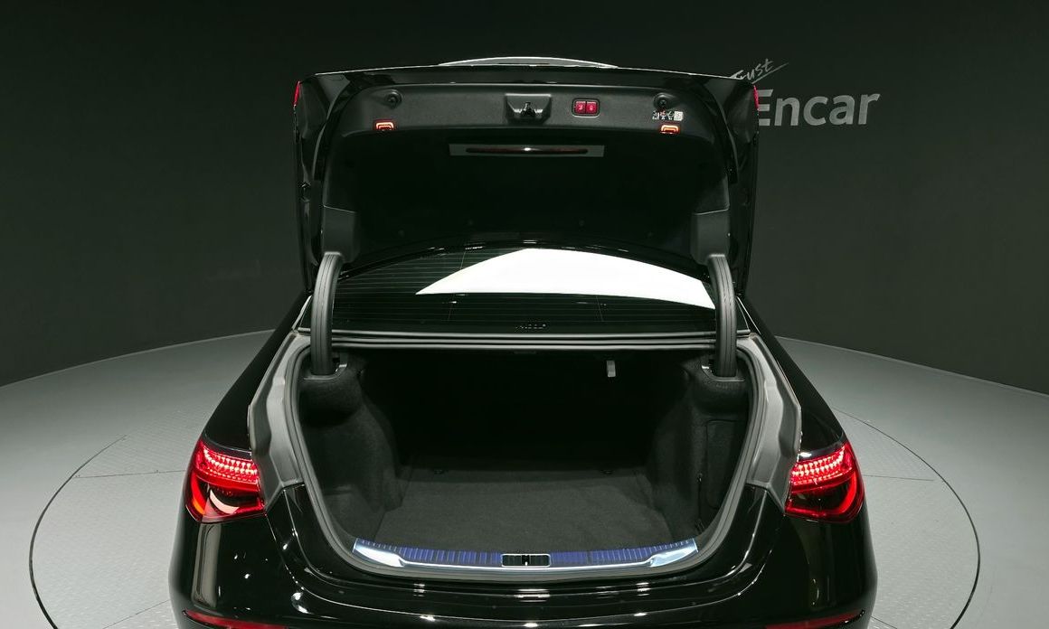 Mercedes-Benz S-Class 2025