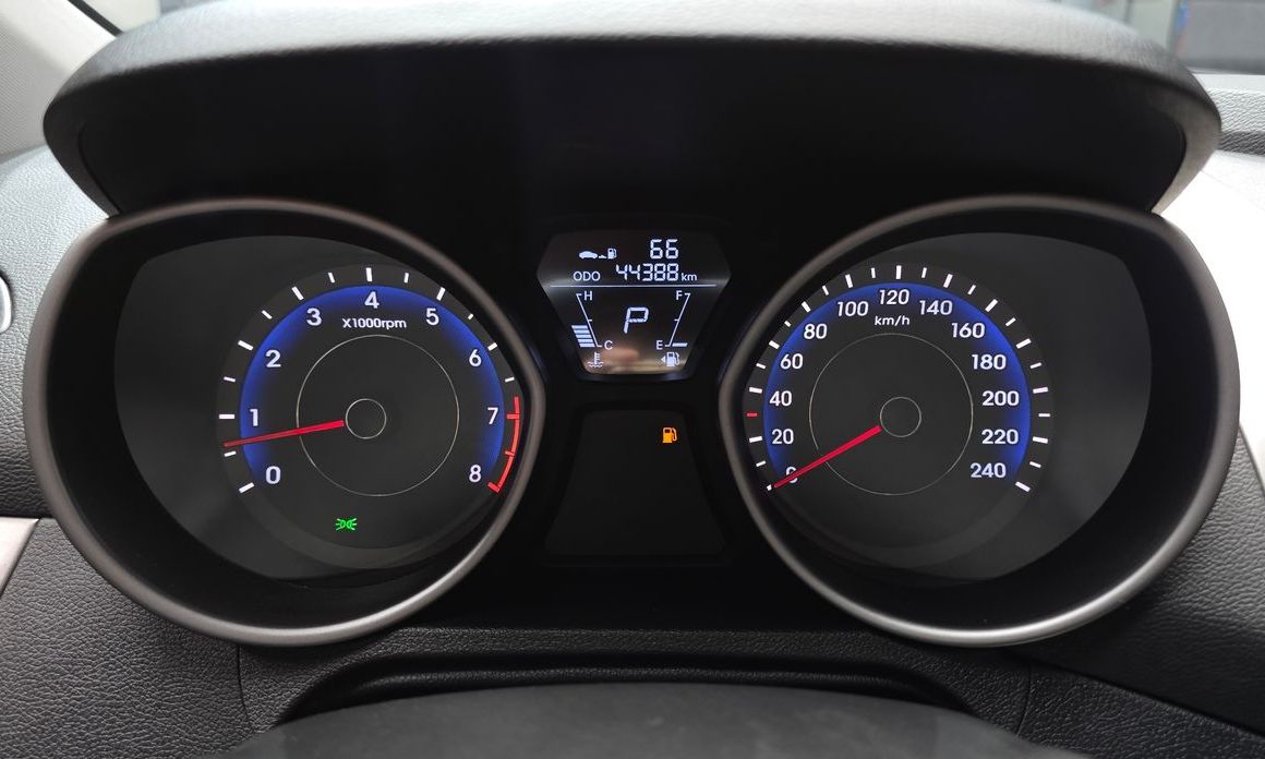 Hyundai AVANTE 2012