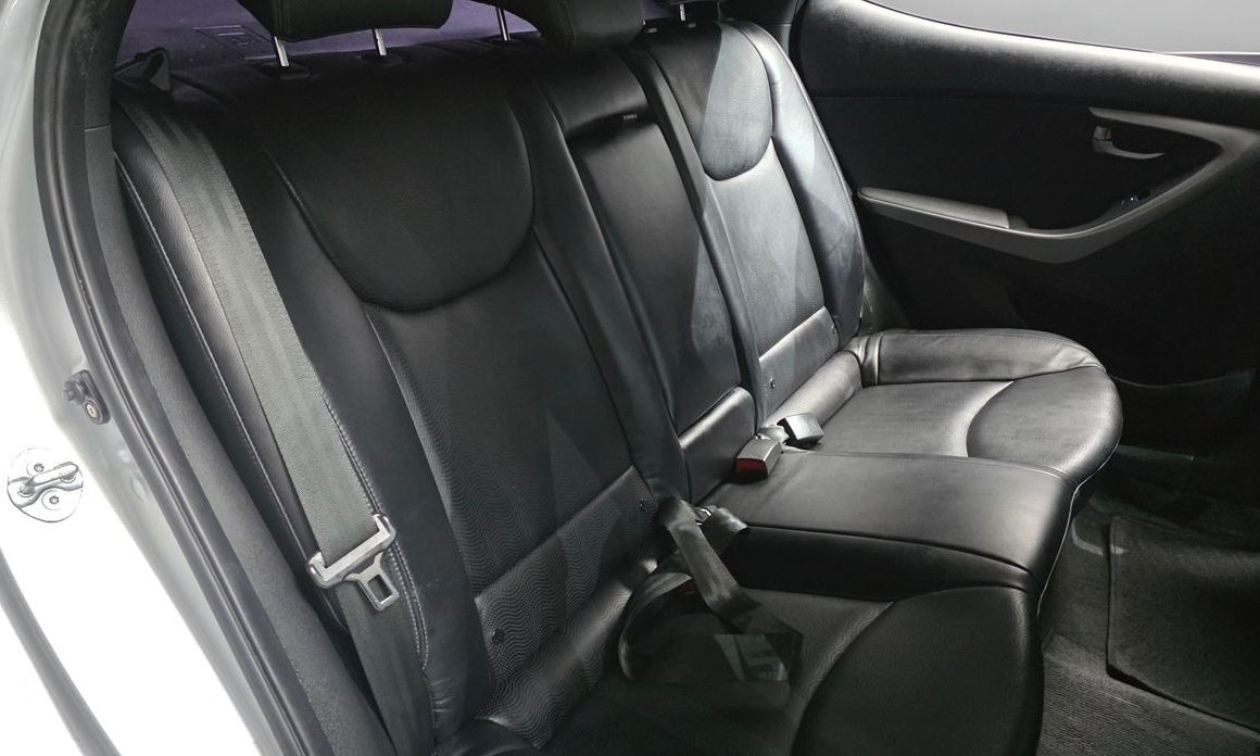 Hyundai AVANTE 2012