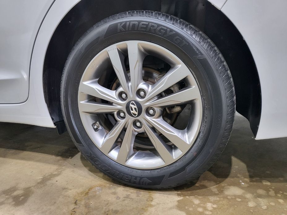 Hyundai AVANTE 2016
