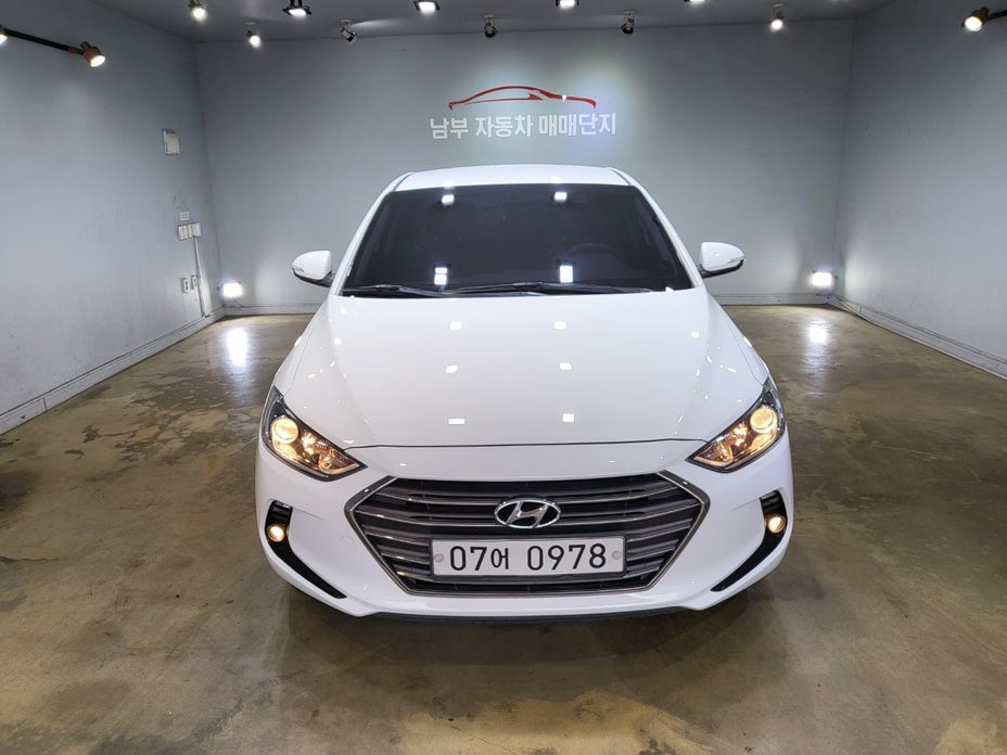 Hyundai AVANTE 2016