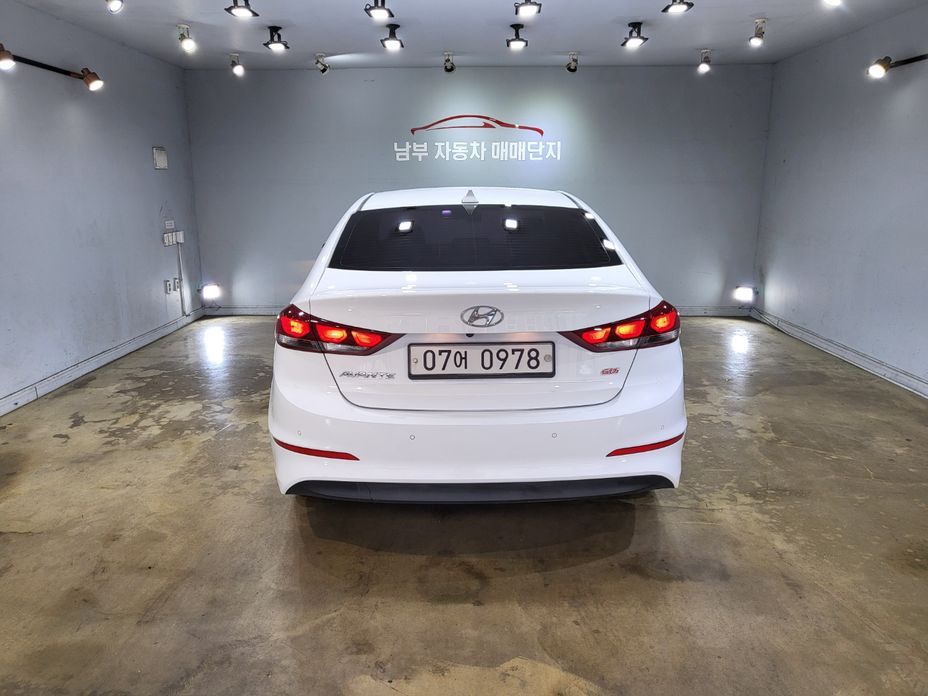Hyundai AVANTE 2016