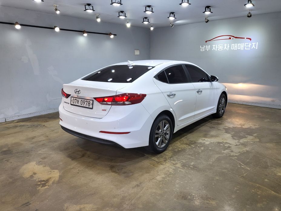 Hyundai AVANTE 2016