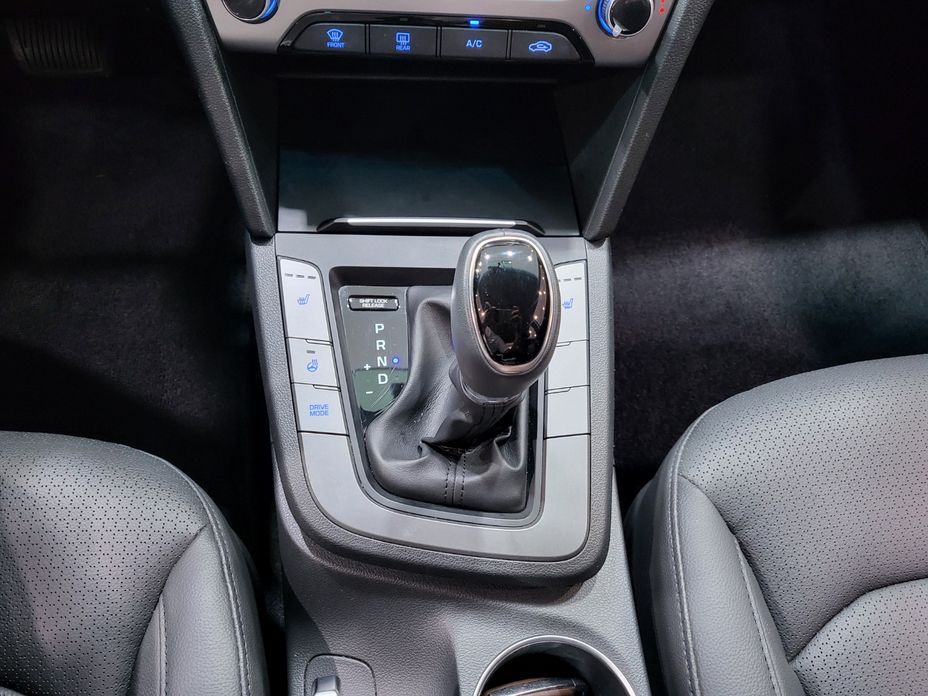 Hyundai AVANTE 2016