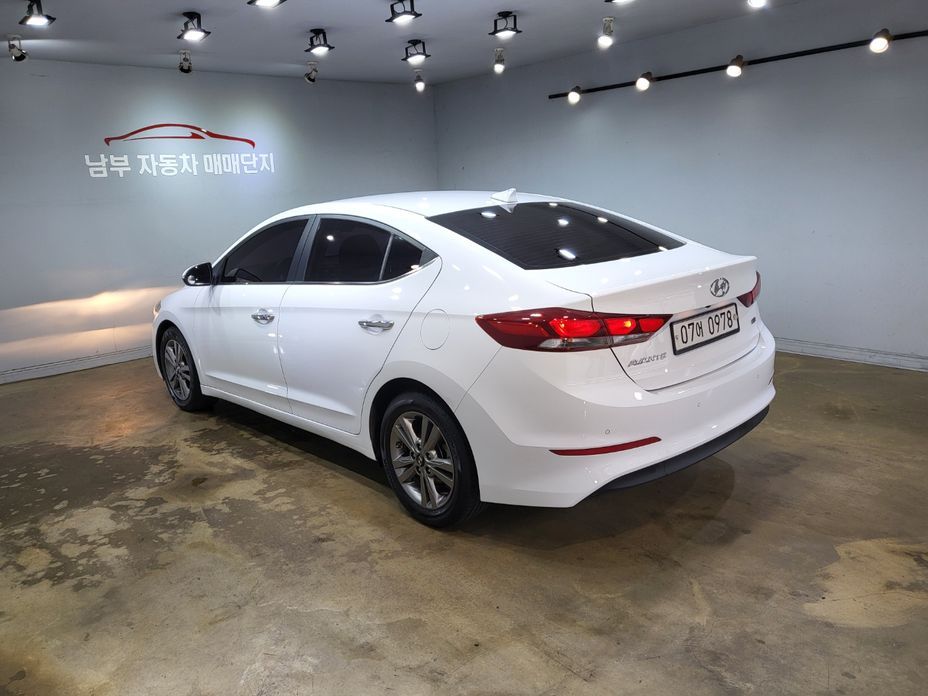 Hyundai AVANTE 2016