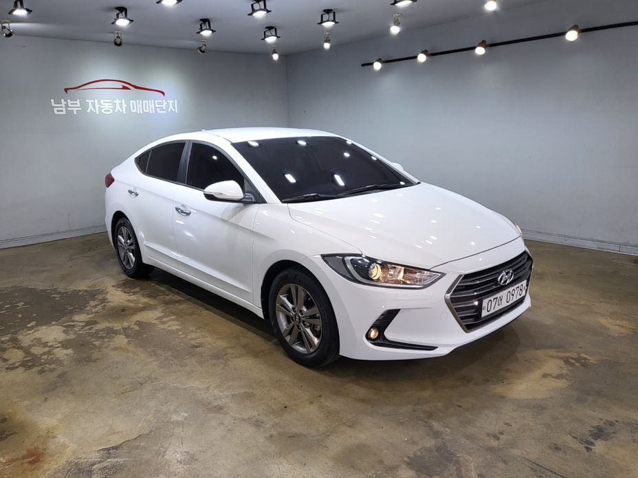 Hyundai AVANTE 2016