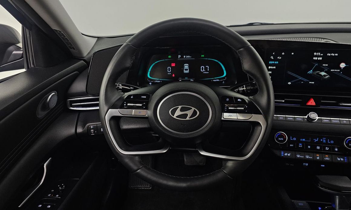 Hyundai AVANTE 2025