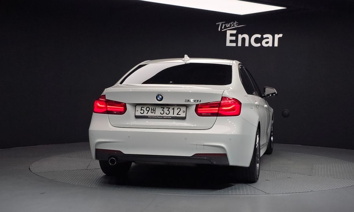 BMW 3-Series 2018