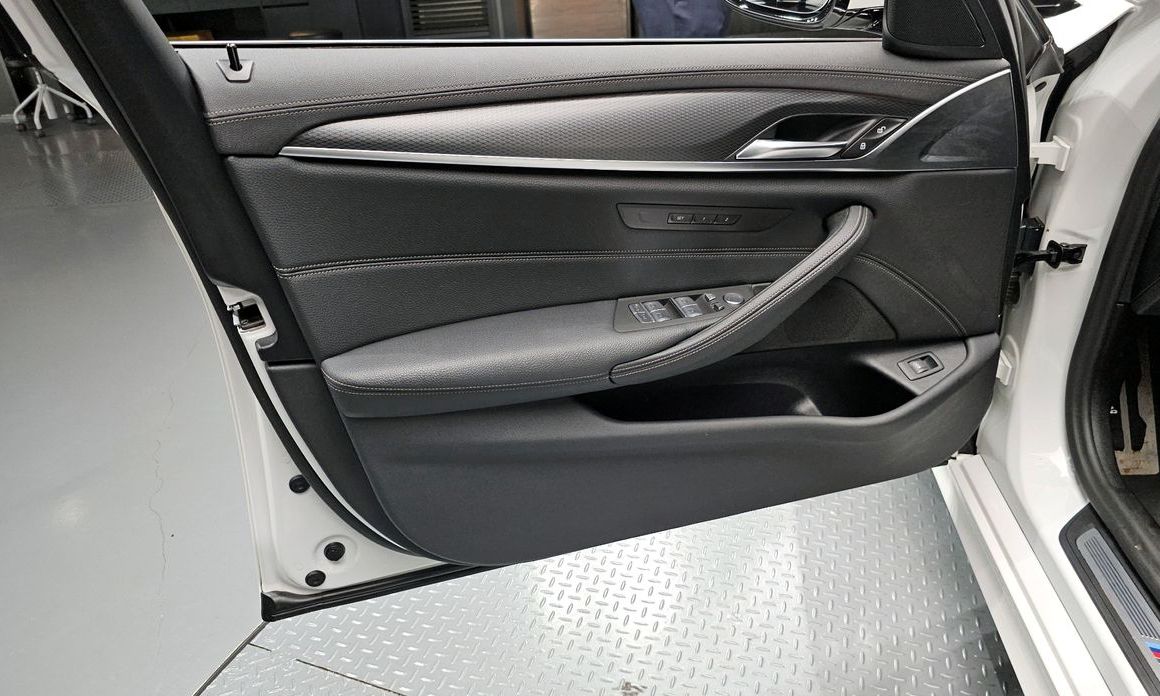 BMW 5-Series 2023