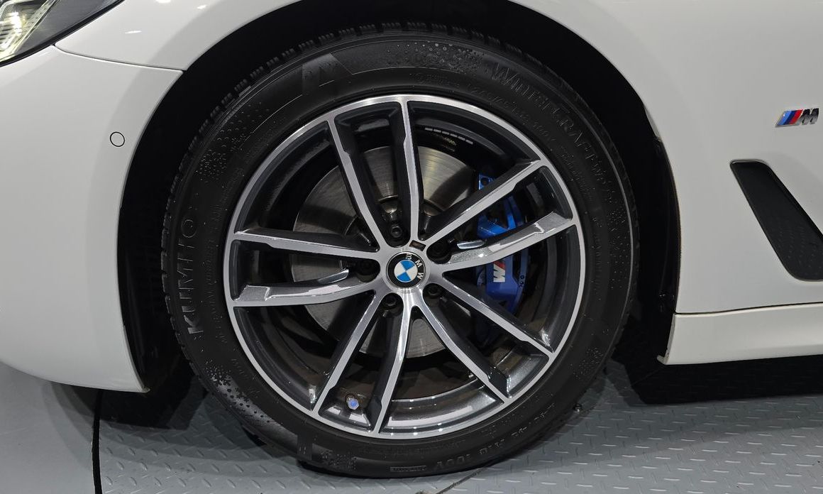 BMW 5-Series 2023
