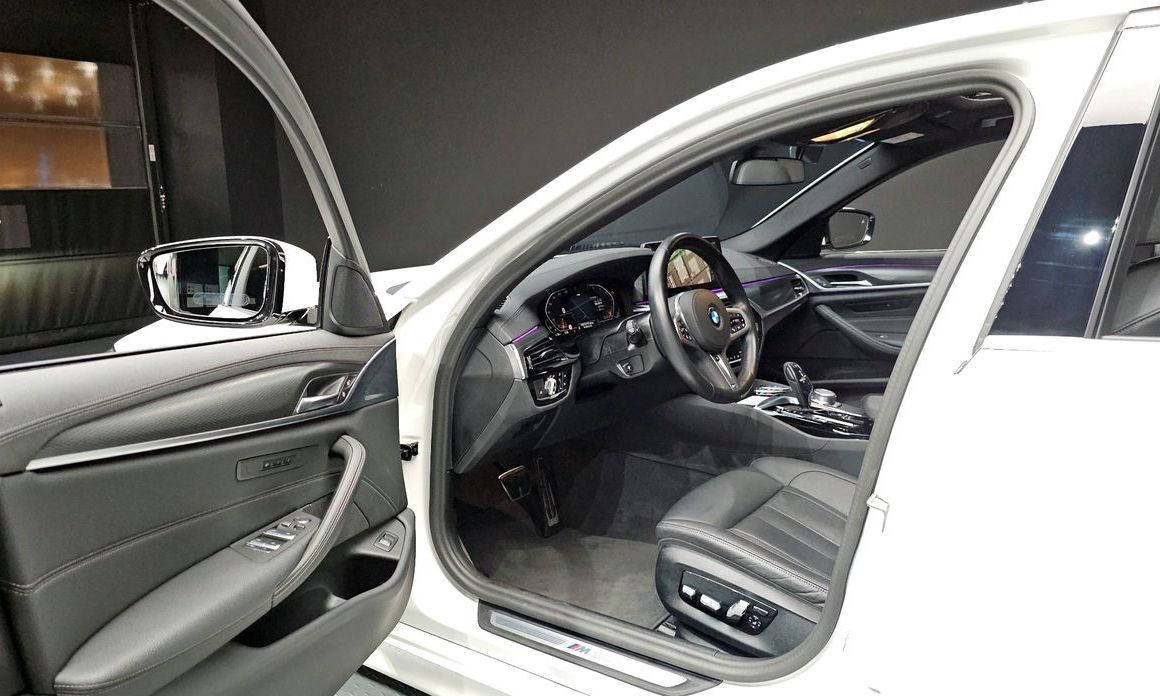 BMW 5-Series 2023