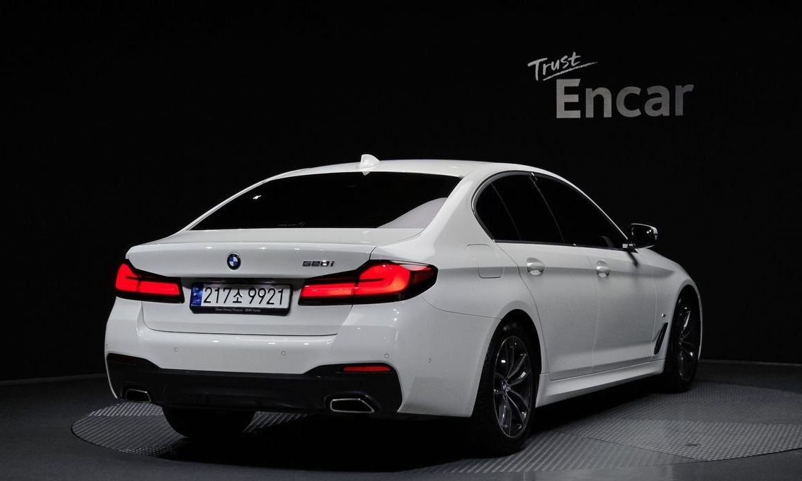 BMW 5-Series 2023
