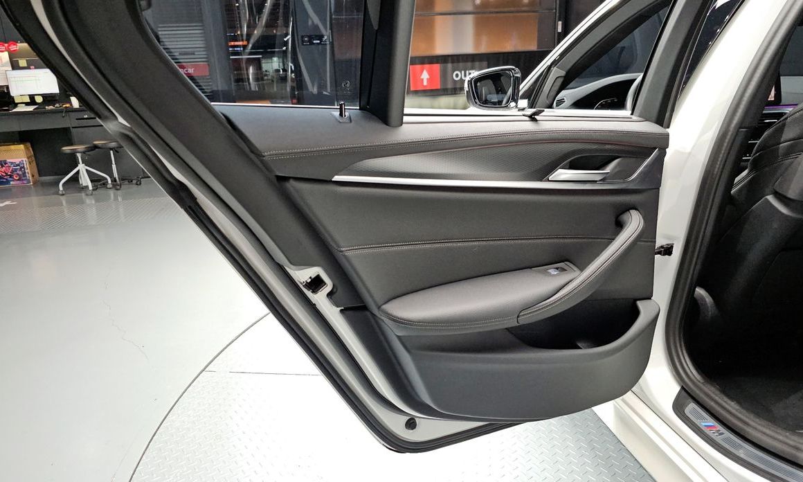BMW 5-Series 2023
