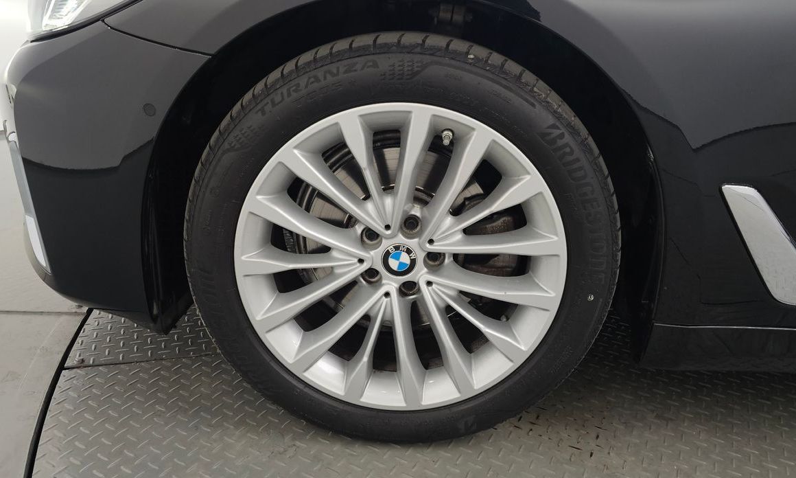 BMW 5-Series 2022