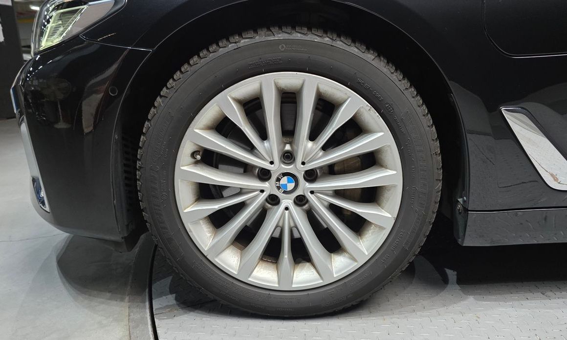 BMW 5-Series 2021