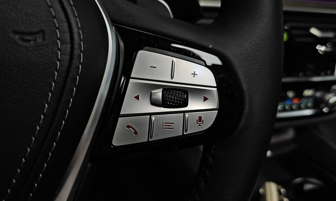 BMW 5-Series 2023