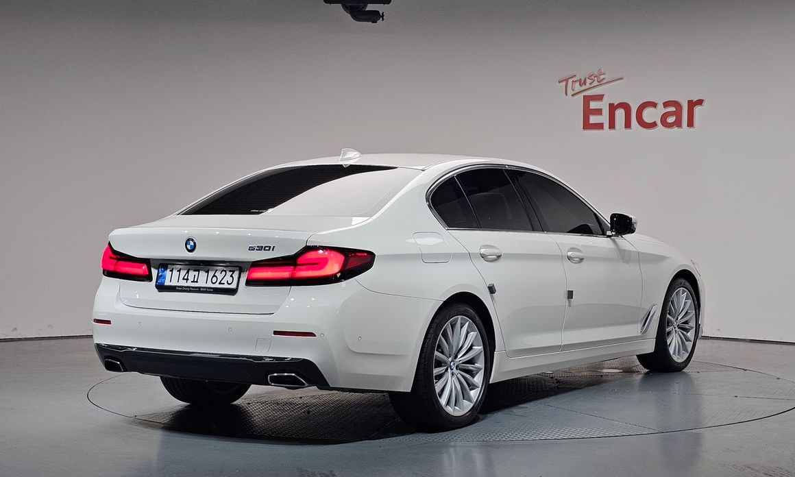 BMW 5-Series 2023