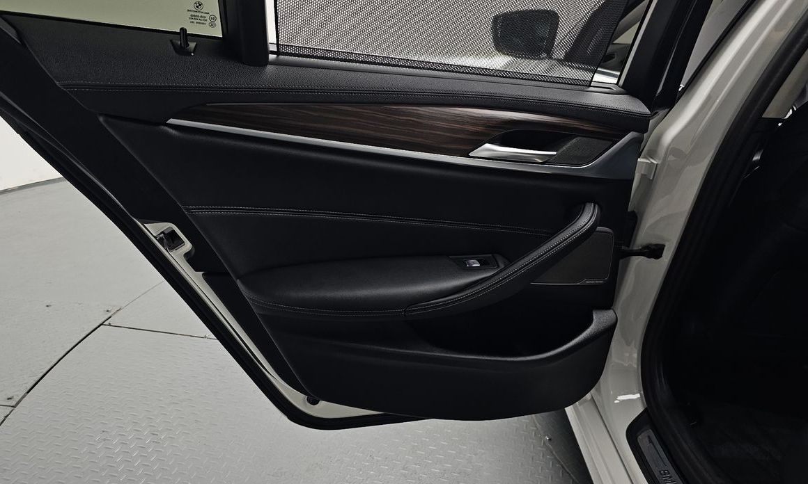 BMW 5-Series 2023